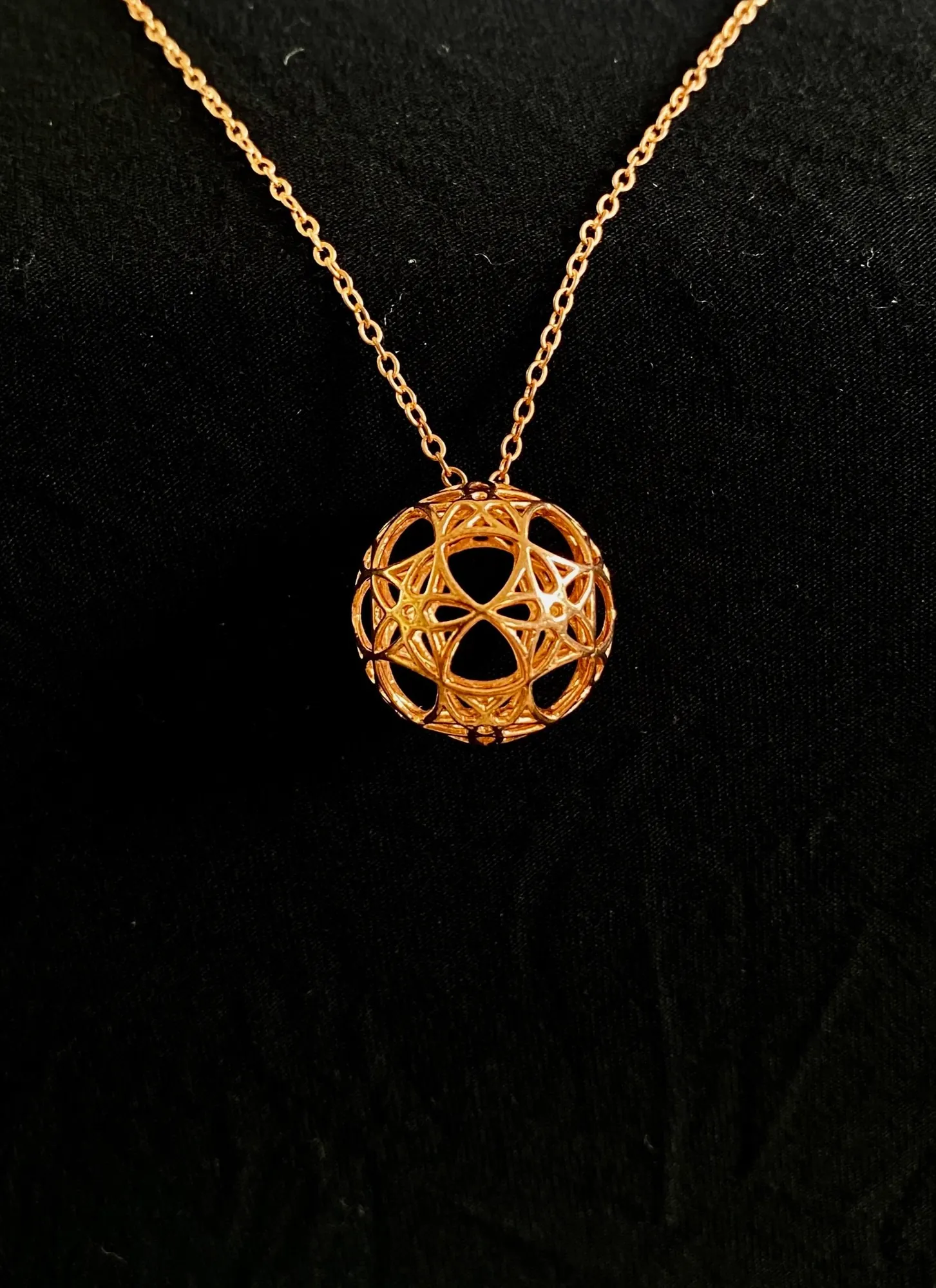Copper AllSphyr pendant on a copper chain, close view