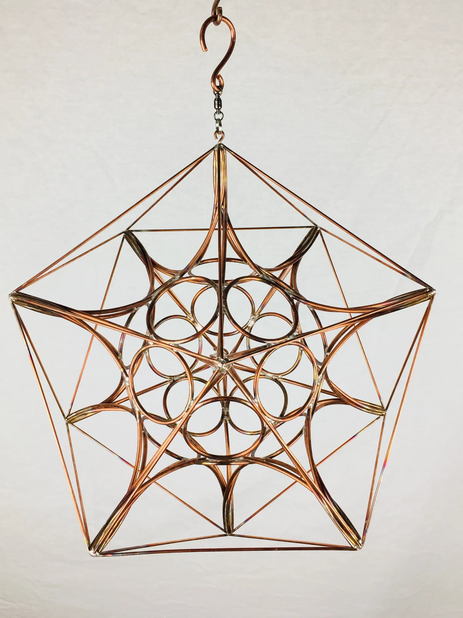 IcosaSphyr viewed through a pentagonal face, revealing the ring structure inside
