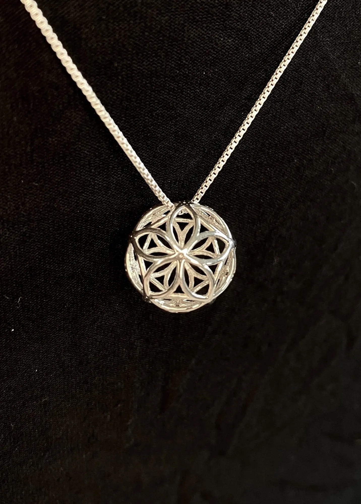 Silver PentaSphyr pendant showing its pentagon-flower openings